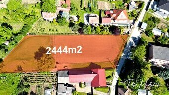 Na predaj veľký stavebný pozemok v obci Svätoplukovo.