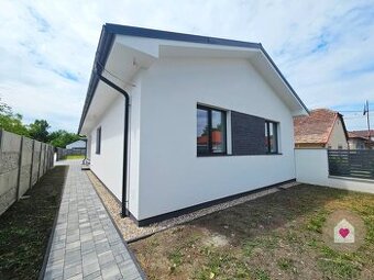 BUNGALOV S 2GARÁŽOU, KRYTOU TERASOU A LETNOU KUCHYŇOU 171m2,