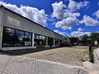 NA PRENÁJOM: Obchodné priestory v centre Prievidze