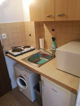 GARSONKA pri OC SLIMÁK, Čsl. Parašutistov, 450.-€ CELKOM