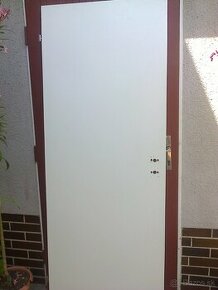 Dvere ,police , pokladničky, TV, kreslo...