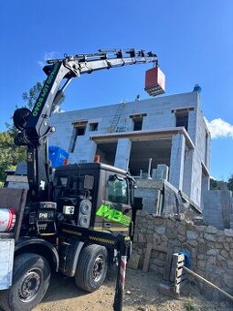 Ponúkam prepravu autom s hydraulickou rukou