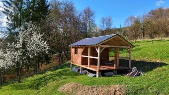 Rekreačný pozemok s dreveným altánkom - Horná Breznica