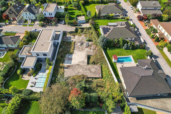 Stavebný pozemok s potenciálom pre 2 rodinné domy - 1