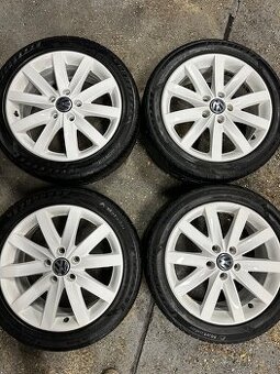 Zimne pneu 225/45, originalne VW disky R17