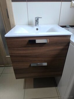 Závesná skrinka s umývadlom