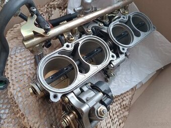 YAMAHA R1 2006 Vstrekovacia rampa