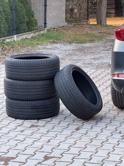 Pirelli P Zero 245/40 R19