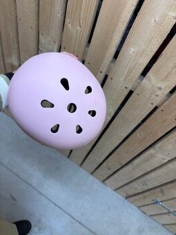 Detska prilba Momi dievcenska