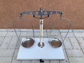 Rovnoramenná lekárenská váha SLM 03-13