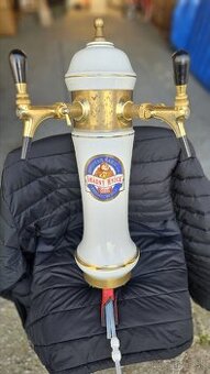 Smädný mních pípa na pivo