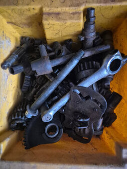 Predám Babetu a náhradné diely na Jawu 250