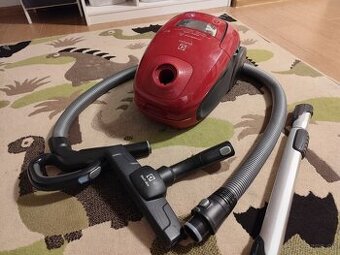 Predám plne funkčný vysávač Electrolux