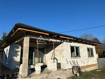 NOVÁ CENA HRUBÁ STAVBA 4 IZBOVÝ BUNGALOV BOHDANOVCE - 1