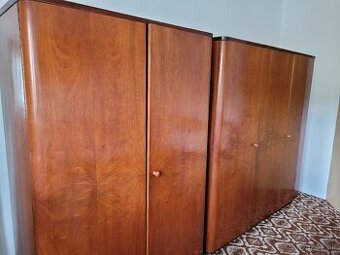 Darujem za odvoz - Posteľ, Skrine a Vešiakovú stenu