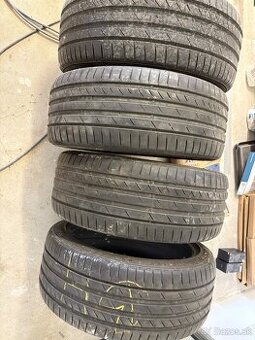 Predam Kumho 235 40 r19 letne