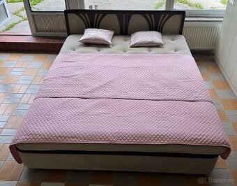 Manželská posteľ s úložným priestorom
