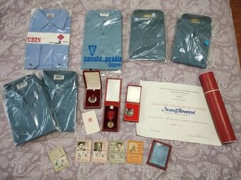 RETRO košile ČSAD s visačkami a odznakmi-nález z půdy