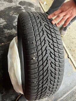 Nokian  4 kusy 215/60 R17 zimné