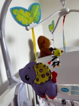 Kolotoč nad postieľku