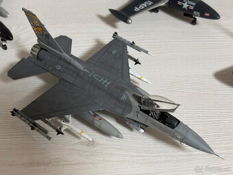 Postavený model F-16 Falcon 1:72