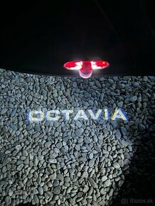 LED nápis Octavia 2 projektory nové