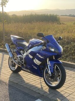 Yamaha yzf R1