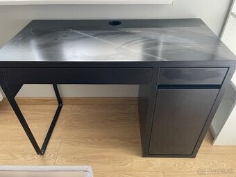 Písací stôl Micke (IKEA)