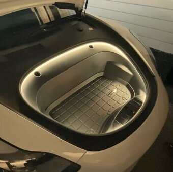 LED pásik do auta Tesla