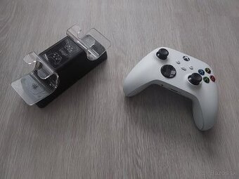 Ovládač na Xbox + dokovacia stanica
