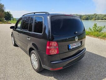 Touran 7 miest benzín  automat