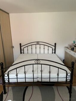 Manželská posteľ s matracmi