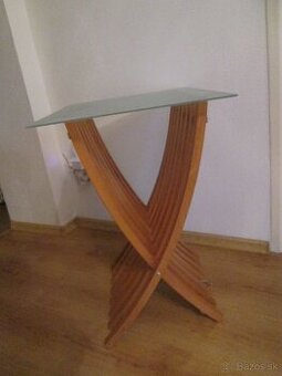 Dizajnový retro stolík