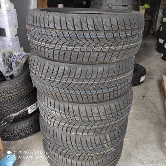 Zimné pneumatiky 235/45 R20