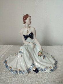 Royal dux dáma s kyticou porcelánová soška