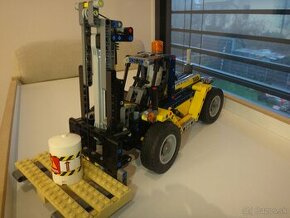 Predám Lego Technic 42079 Vysokozdvižný vozík