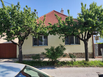 Ponúkame na predaj Rodinný dom na Samovej ul. v DNV
