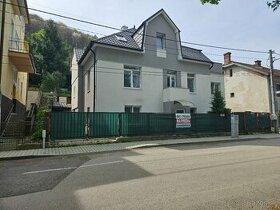 Investičná budova v kúpeľnom meste Trenčianske Teplice