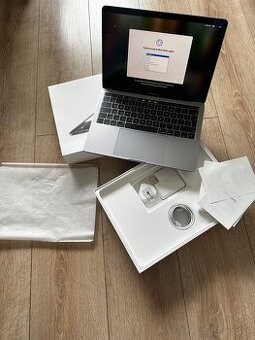 Na predaj MacBook Pro 13” i5 2019