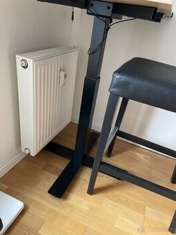 Predám elektricky polohovaci stôl so zmenou výšky