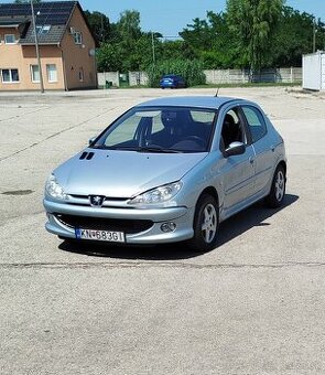 Peugeot 206 1.4 benzin na predaj 1. majitel kupene na SK