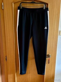ČIERNE TEPLÁKY zn.ADIDAS AEROREADY č.L