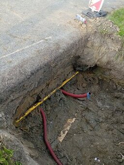 Pretláčanie pod cestou, chodníkmi, krtkovanie, podráždenie