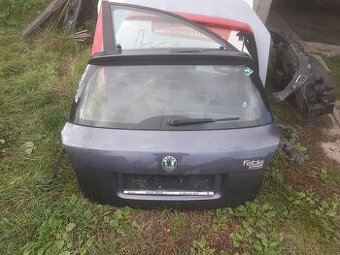 Skoda fabia 2 kufrove dvere (KRATKA )