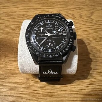 Omega Swatch Mission to the Moonphase snoopy