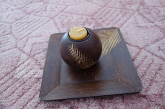 Drevený svietnik s táckou