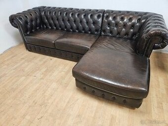 CHESTERFIELD ŠTÝL,KOŽENÁ V TOP STAVE-NEROZŤAHOVACIA