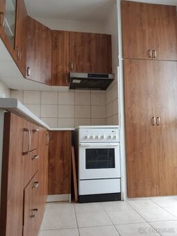 Kuchynska linka v tvare L