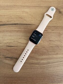 Apple Watch SE 40 mm Zlatý hliník s ružovým remienkom