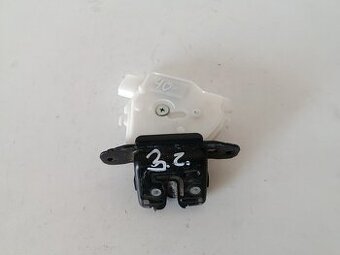 zamok zadnych kufrovych dveri auris2 E18 40€